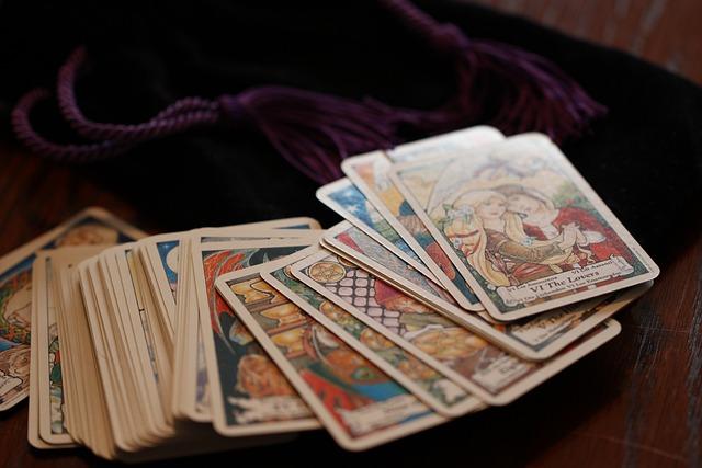 Tarot jako nástroj pro osobní růst a empatii ve vztahu