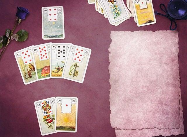 Praktické využití: Lenormand vs tarot v každodenním životě