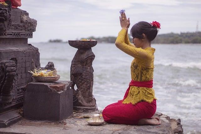 Rituály a meditace při úplňku: Jak podpořit pozitivní změny?